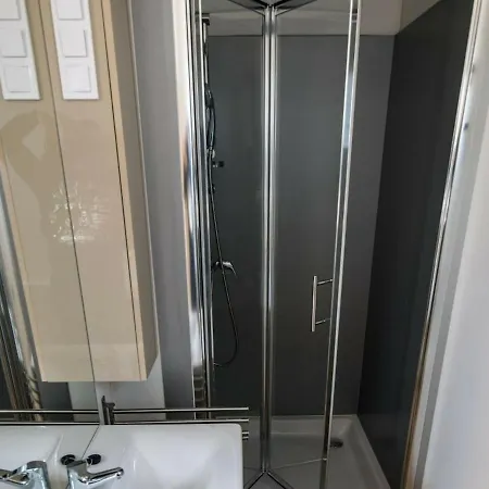 호텔 Vibrant With Two Bathrooms In Natural Surroundings 발